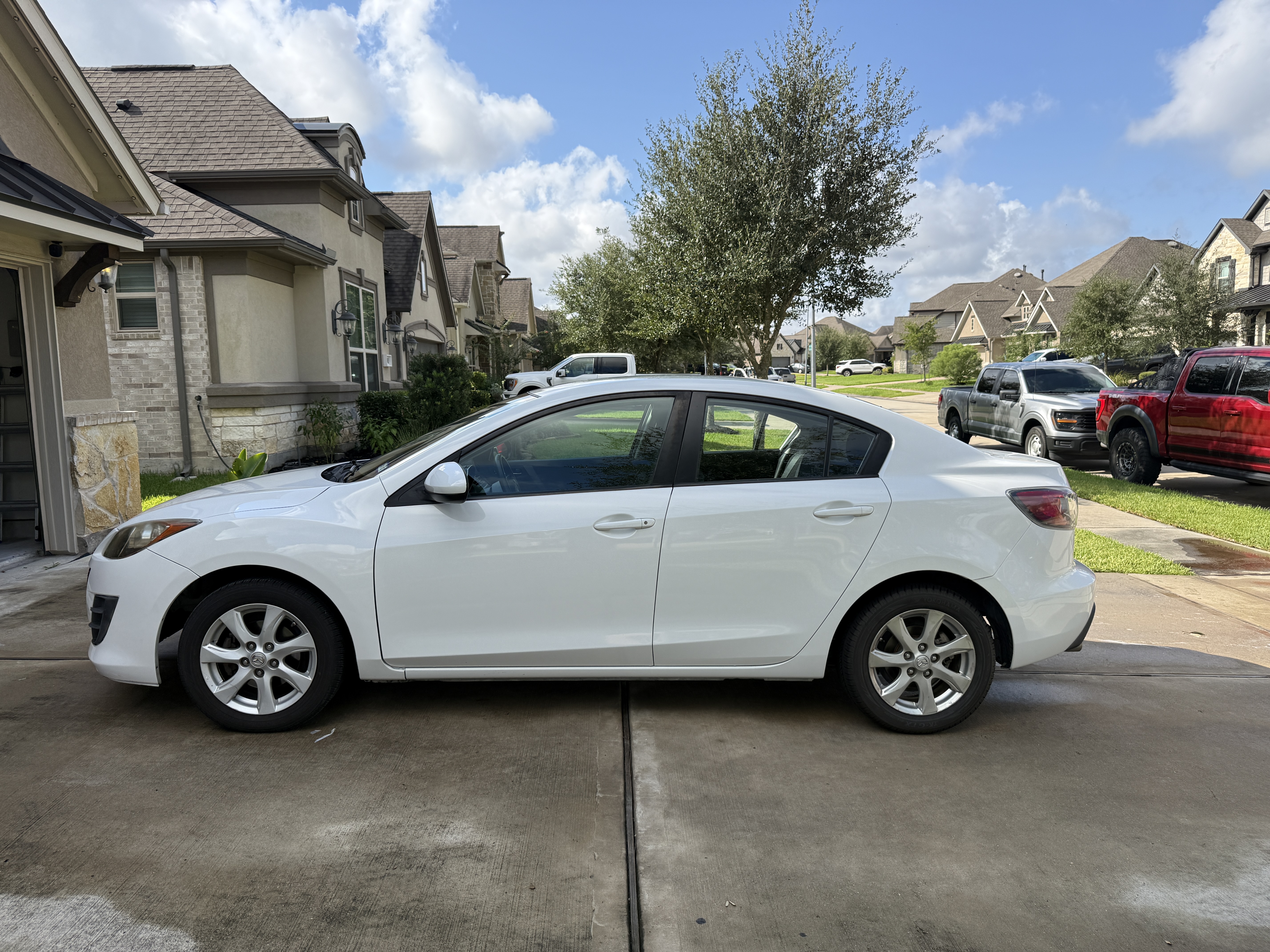 Used 2010 MAZDA MAZDA3 i Touring FWD image 2