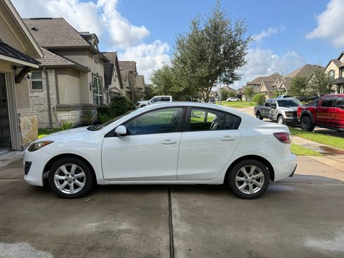 Used 2010 MAZDA MAZDA3 i Touring FWD image 2