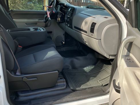 Used 2013 Chevrolet Silverado 2500 W/T AWD/4WD image 8