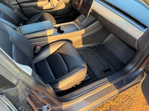 Used 2022 Tesla Model 3 Standard Range RWD image 10