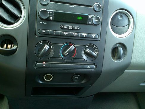 Used 2007 Ford F150 XLT image 1