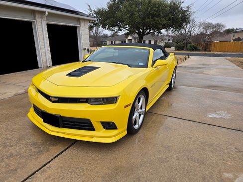 Used 2015 Chevrolet Camaro SS image 2