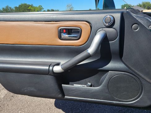 Used 2003 Toyota MR2 image 12