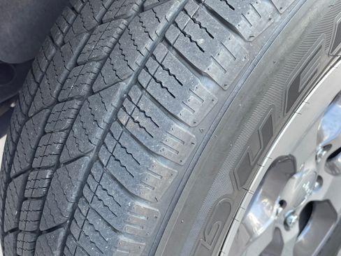 Used 2018 Jeep Wrangler Unlimited Sahara w/ Connectivity Group image 17