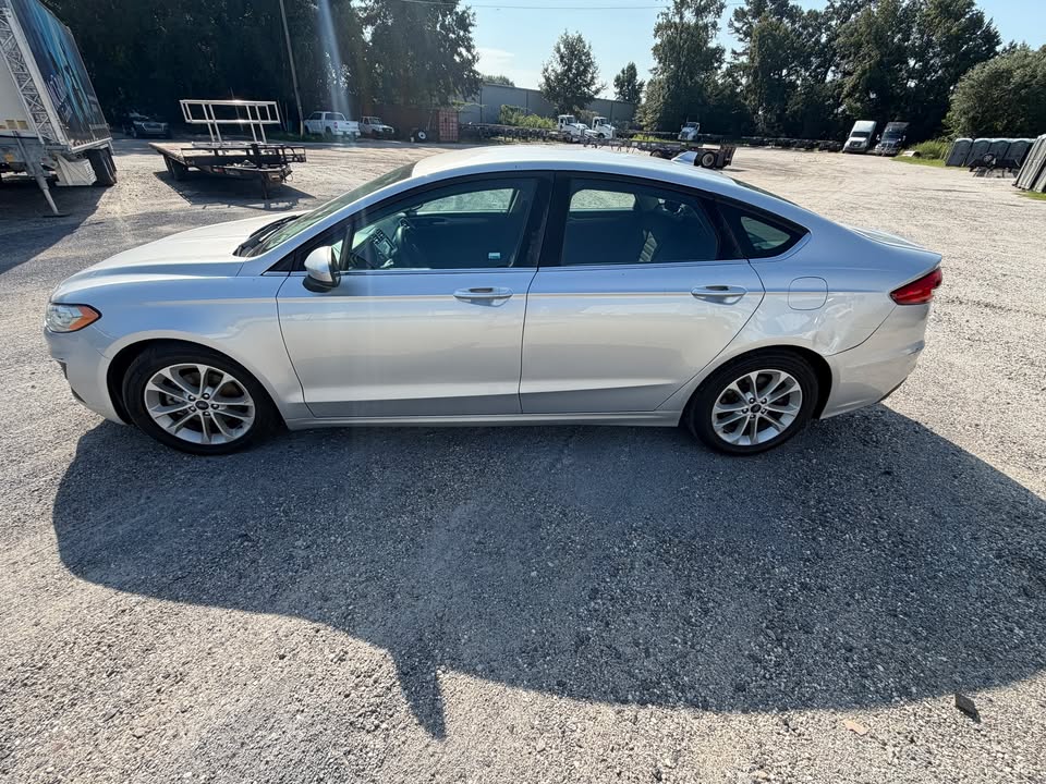 Used 2019 Ford Fusion SE FWD image 1