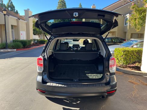 Used 2018 Subaru Forester 2.5i Premium w/ Popular Package #2A AWD/4WD image 11