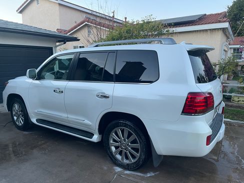 Used 2011 Lexus LX 570 4WD image 8