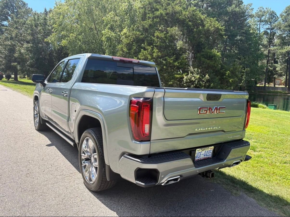 Used 2025 GMC Sierra 1500 Denali AWD/4WD image 4