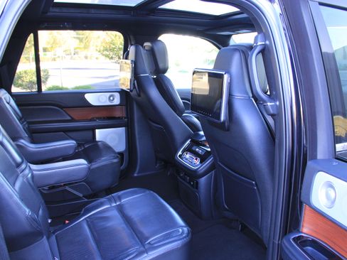 Used 2021 Lincoln Navigator L Reserve image 18