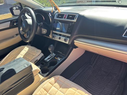 Used 2017 Subaru Outback 2.5i Premium image 7