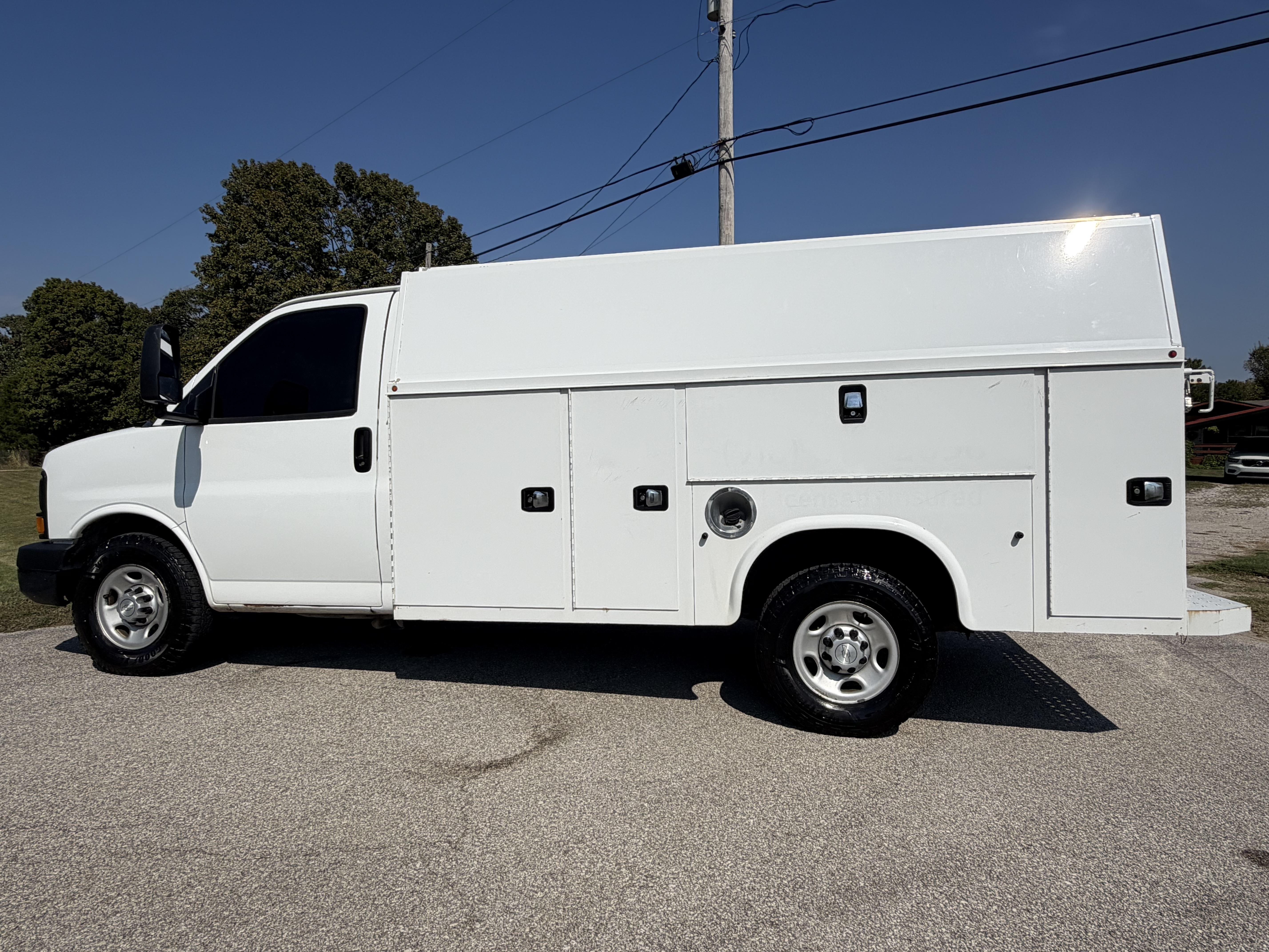 Used 2016 Chevrolet Express 3500 RWD image 4