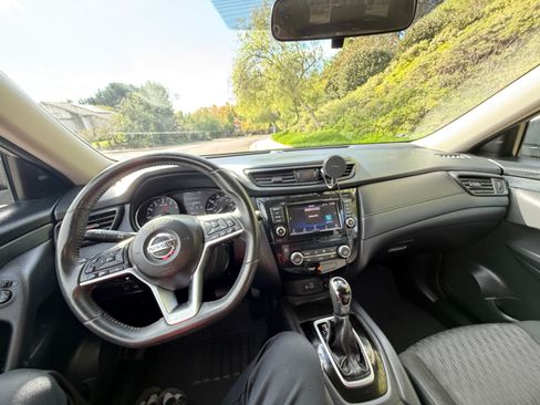 Used 2018 Nissan Rogue SV image 14