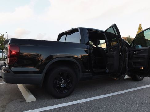 Used 2017 Honda Ridgeline Black Edition image 17