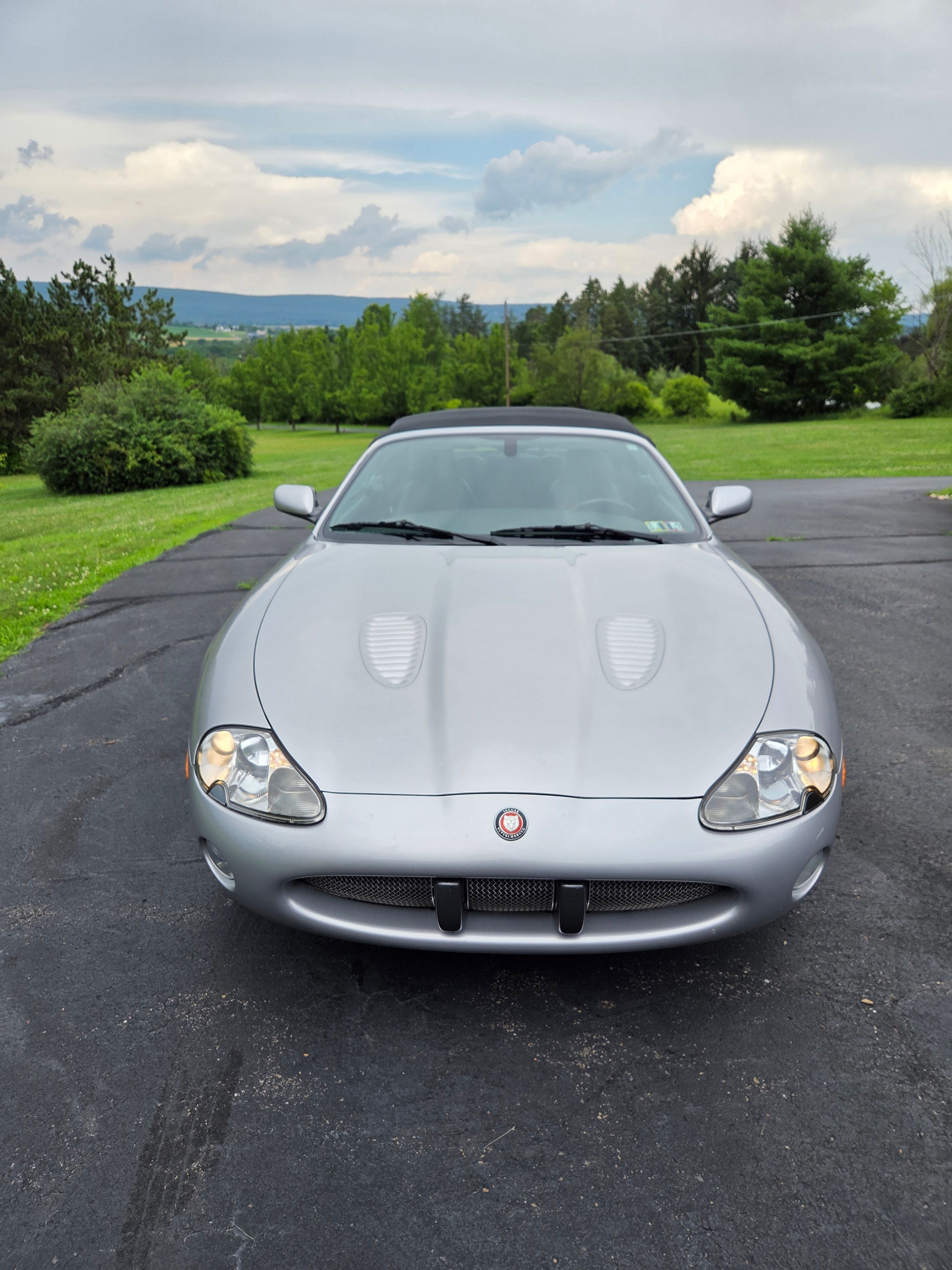 Used 2001 Jaguar XKR Convertible RWD image 10