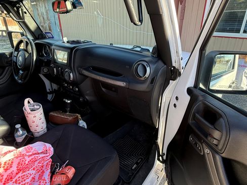 Used 2013 Jeep Wrangler Unlimited Sport image 8