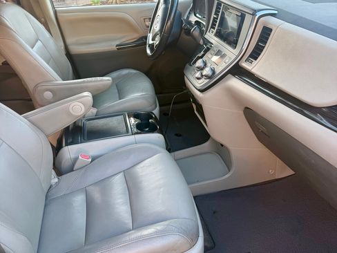 Used 2015 Toyota Sienna XLE Premium AWD/4WD image 22
