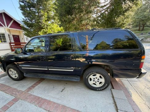 Used 2004 Chevrolet Suburban LT w/ Preferred Equipment Group AWD/4WD image 2