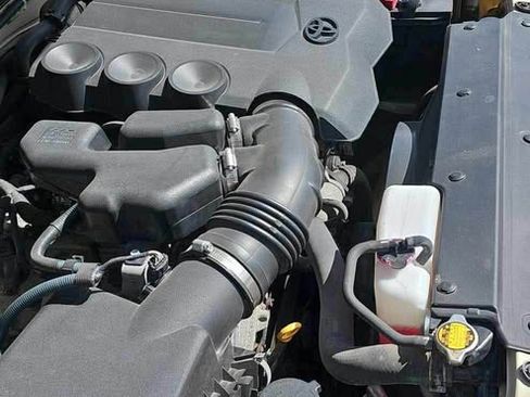 Used 2010 Toyota FJ Cruiser 4WD image 13