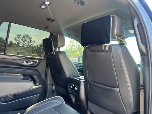 Used 2021 GMC Yukon SLT w/ Rear Media and Nav Package image 8