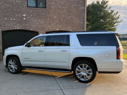 Used 2017 GMC Yukon XL SLT w/ Premium Edition