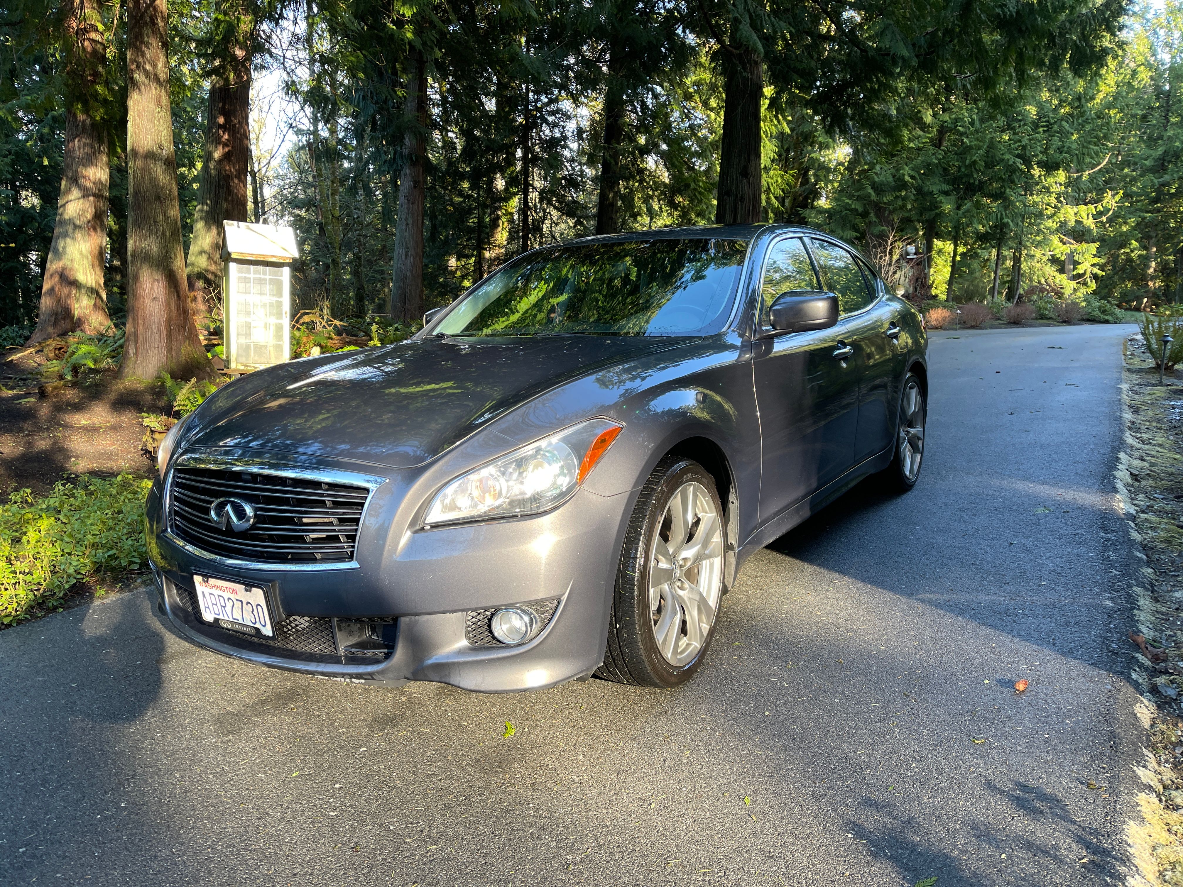 Used 2011 INFINITI M37 w/ Sport Pkg RWD image 9