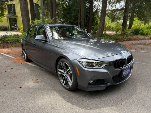 Used 2018 BMW 340i Sedan RWD image 2
