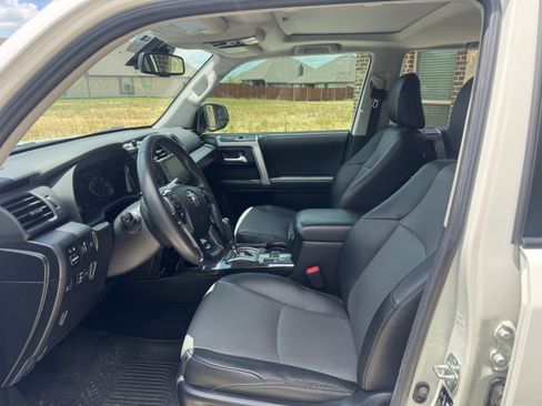 Used 2022 Toyota 4Runner SR5 Premium w/ Moonroof Package AWD/4WD image 11
