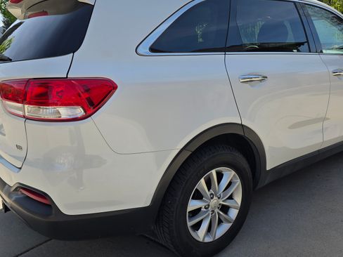 Used 2018 Kia Sorento LX image 8