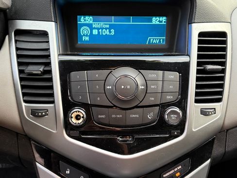 Used 2014 Chevrolet Cruze LS image 13