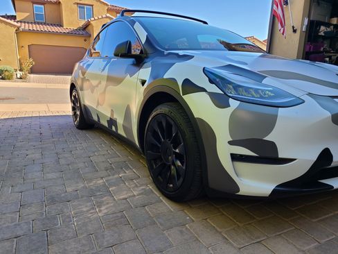 Used 2020 Tesla Model Y Long Range image 10