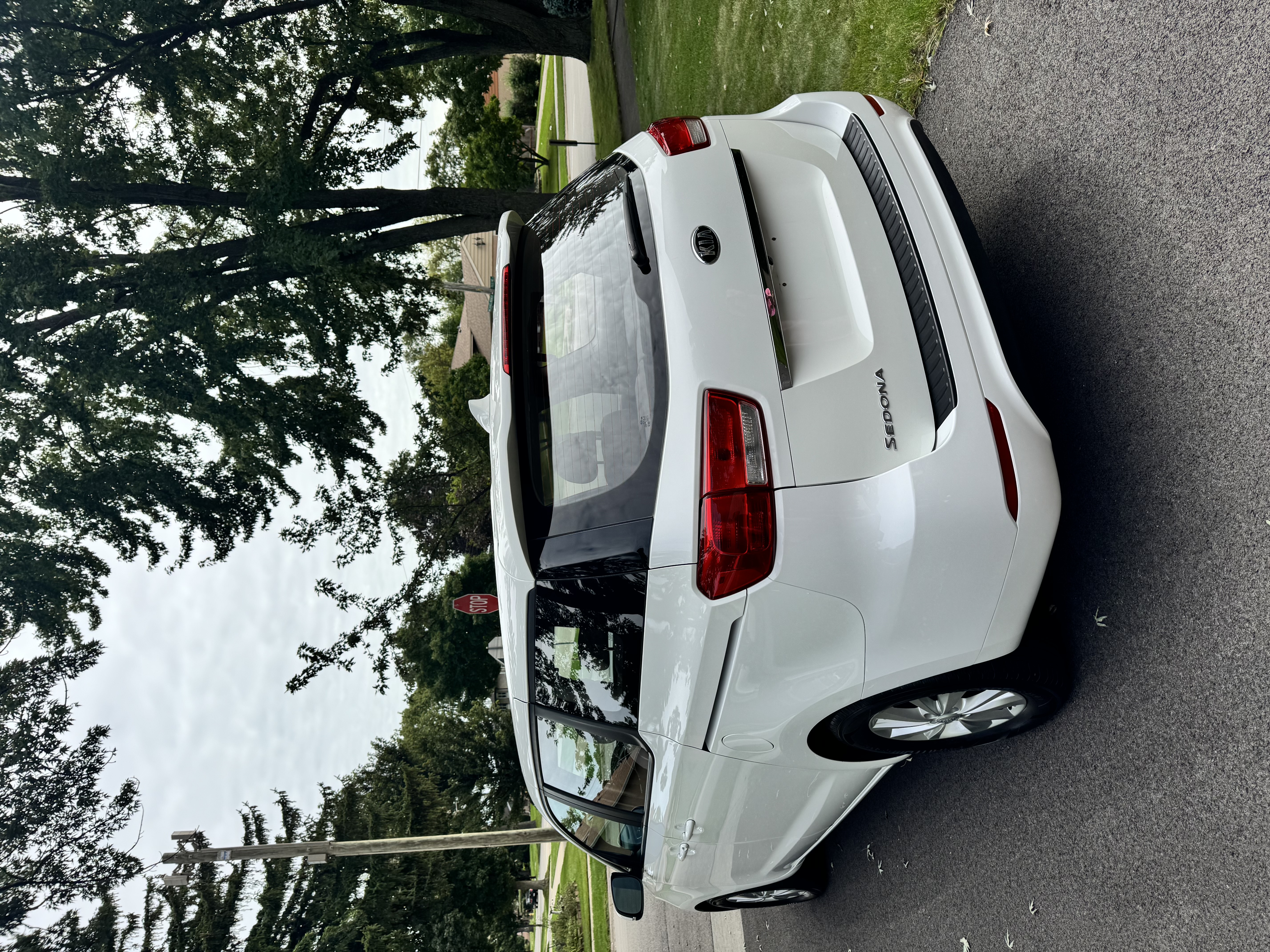 Used 2018 Kia Sedona L FWD image 6