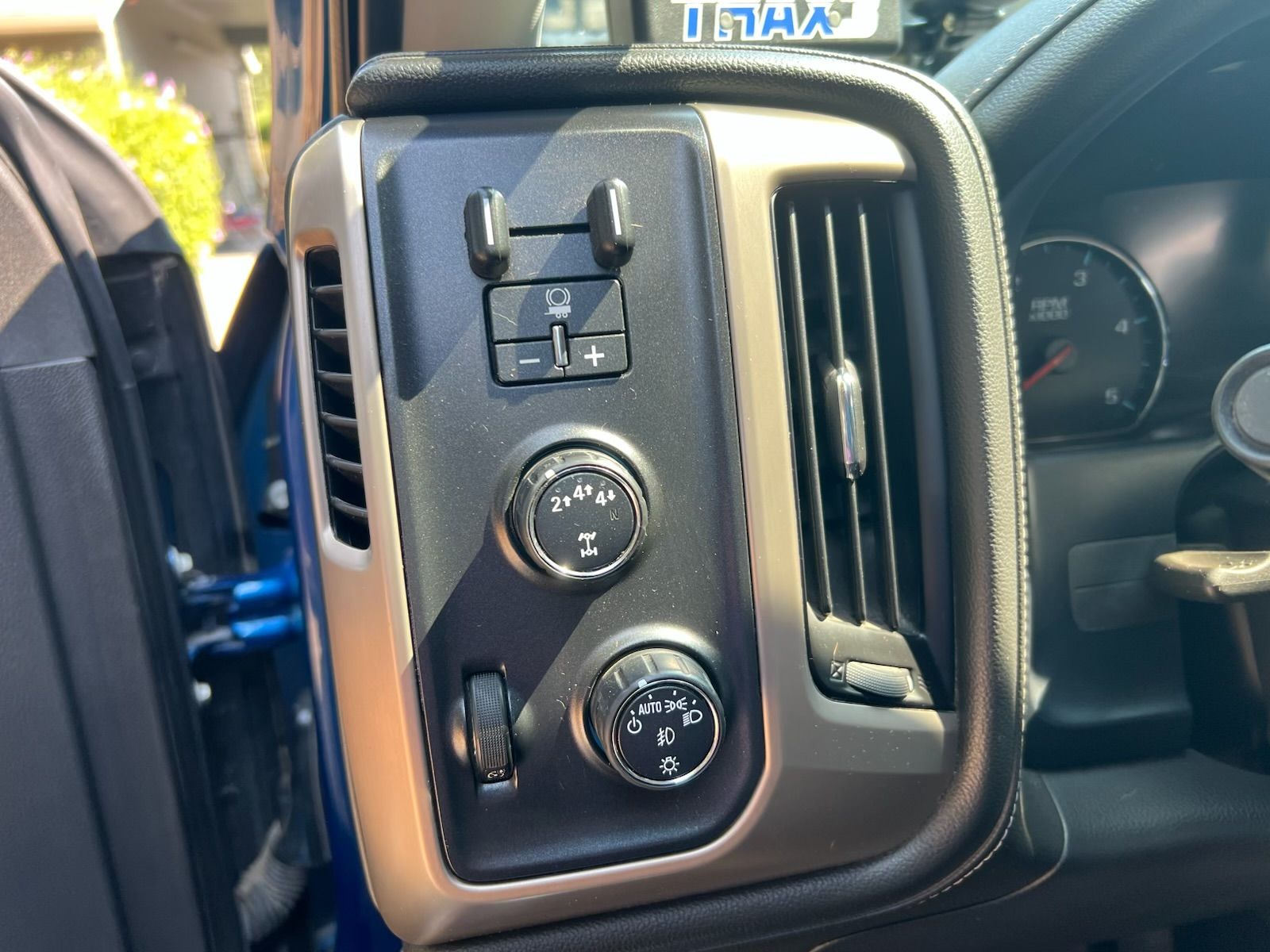 Used 2017 GMC Sierra 3500 Denali w/ Duramax Plus Package AWD/4WD image 17