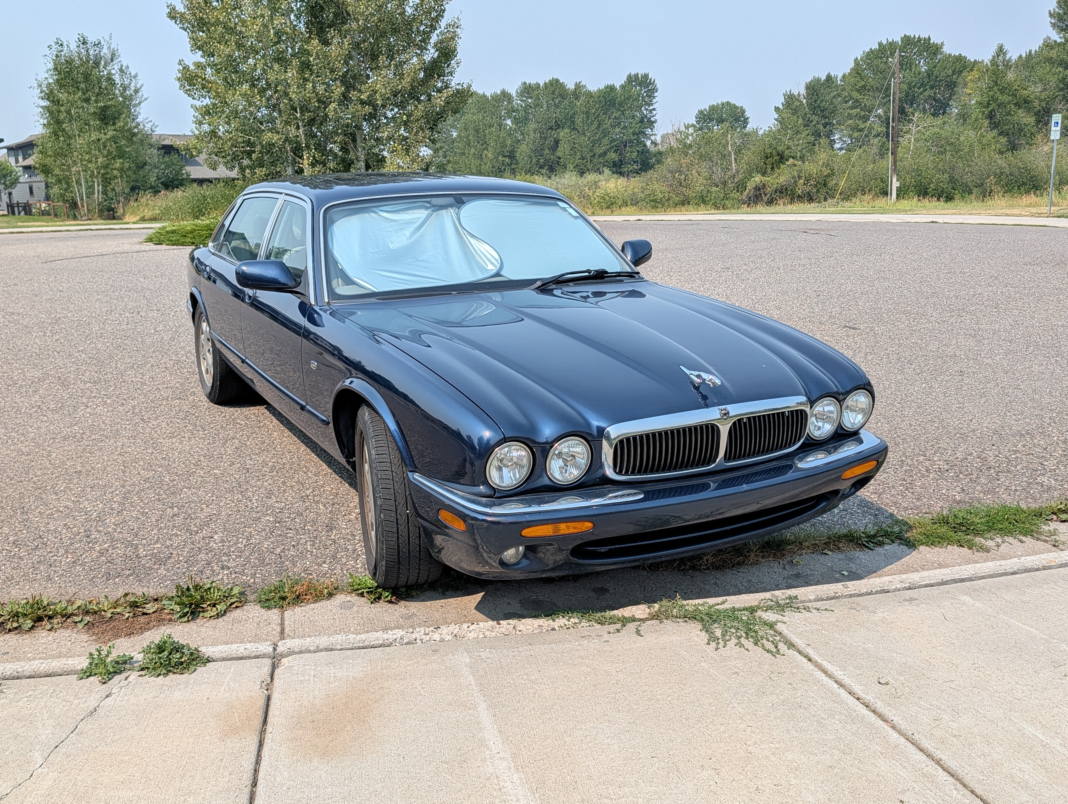 Used 1999 Jaguar XJ8 RWD image 1