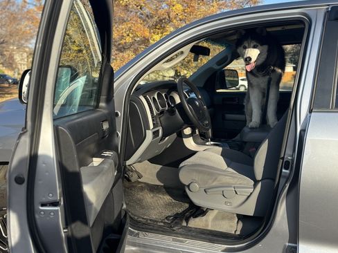 Used 2010 Toyota Tundra 4x4 CrewMax image 21