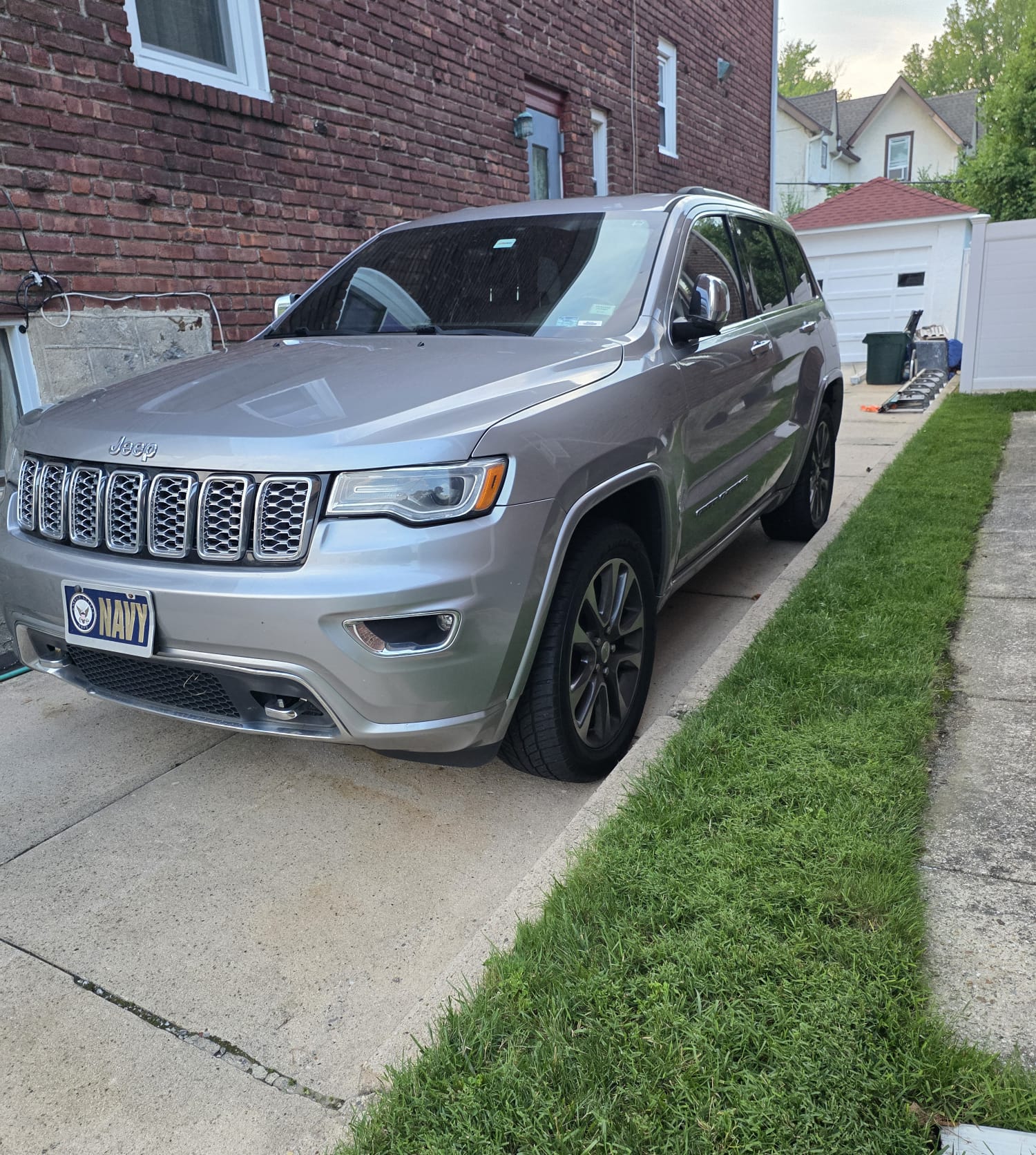 Used 2017 Jeep Grand Cherokee Overland w/ Trailer Tow Group IV RWD image 10