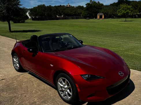 Used 2016 MAZDA MX-5 Miata Sport RWD image 8