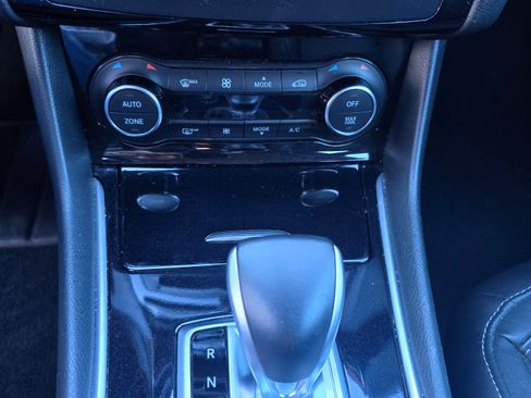 Used 2017 INFINITI QX30 Premium w/ Navigation Package image 16