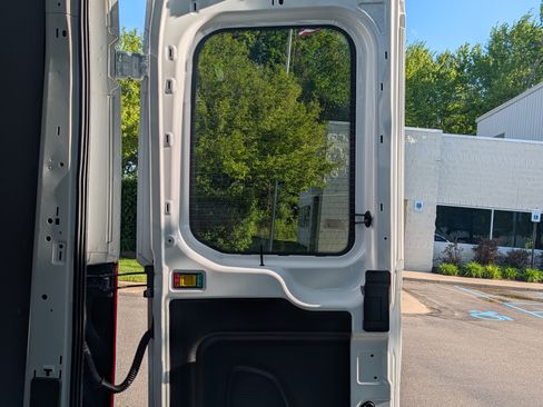 Used 2022 Ford E-Transit 148 High Roof Extended RWD image 12