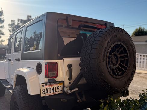 Used 2018 Jeep Wrangler Unlimited Sahara image 4