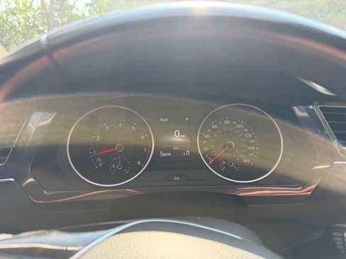 Used 2018 Volkswagen Tiguan SE FWD image 14