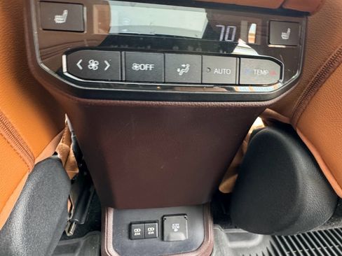 Used 2020 Toyota Highlander Platinum image 6