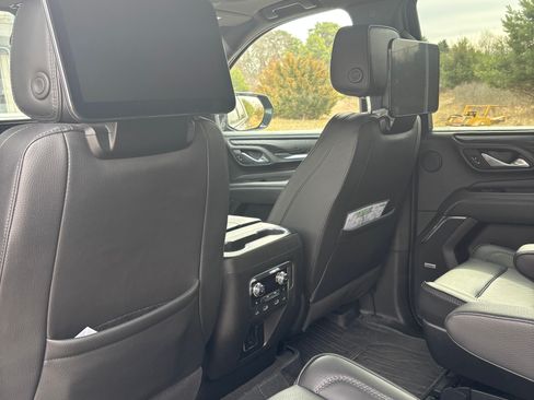 Used 2023 GMC Yukon XL Denali w/ Denali Reserve Package image 4