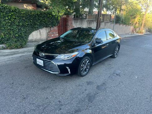 Used 2016 Toyota Avalon XLE FWD image 2