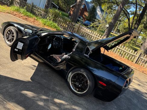 Used 2000 Chevrolet Corvette Coupe w/ Roof Pkg image 15