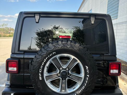 Used 2023 Jeep Wrangler Unlimited Sahara w/ Cold Weather Group AWD/4WD image 4