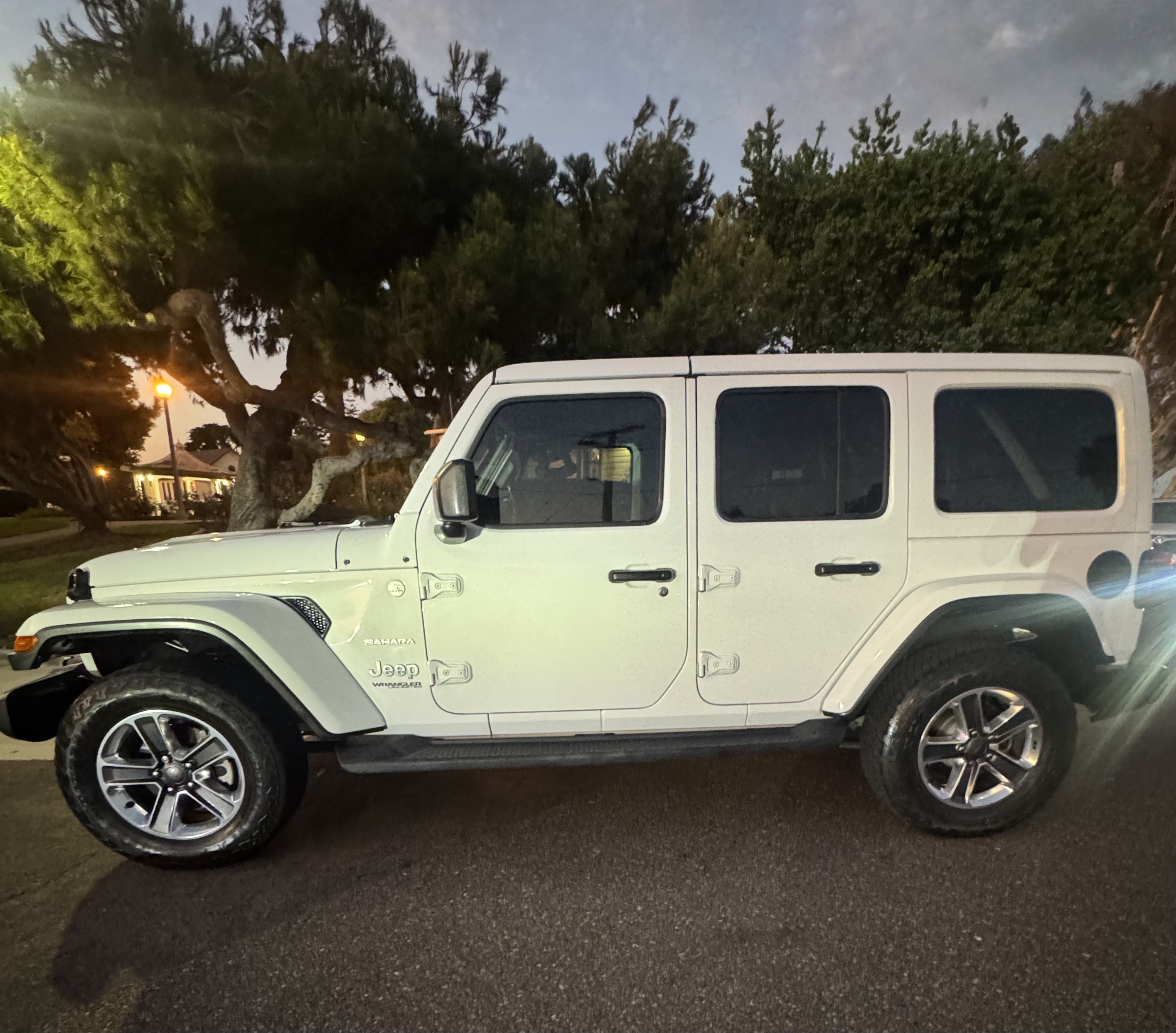 Used 2021 Jeep Wrangler Unlimited Sahara w/ LED Lighting Group AWD/4WD image 8