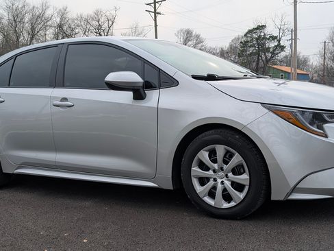 Used 2023 Toyota Corolla LE image 2