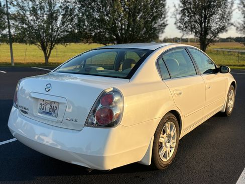 Used 2005 Nissan Altima 2.5 S w/ (S02) Side Airbags Pkg FWD image 5