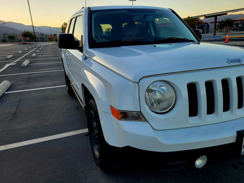 Used 2014 Jeep Patriot Sport w/ Power Value Group image 2