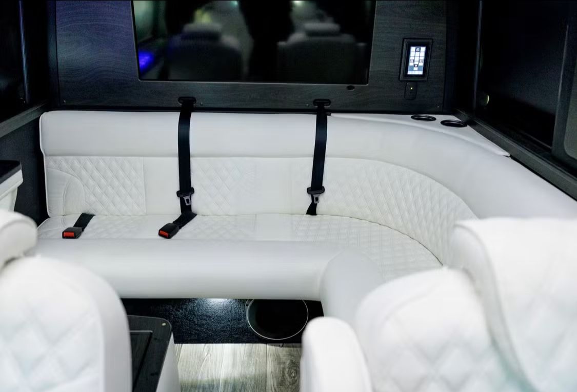 Used 2022 Mercedes-Benz Sprinter 3500 image 6